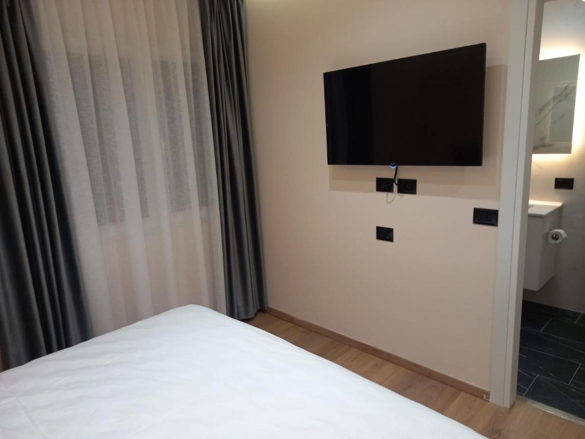 Djakbe Hotel Τίρανα Εξωτερικό φωτογραφία