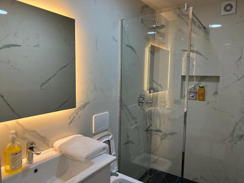 Djakbe Hotel Τίρανα Εξωτερικό φωτογραφία